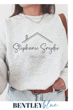 Looking for a gift to give your realtor friend, or are you a realtor who wants a cute modern custom realtor outfit to wear to showings and client meetings? This personalized realtor sweatshirt makes a great gift for her, gift for bussiness friend, real estate gift, realtor gift! Casual Realtor Outfits, Realtor Sweatshirt, Realtor Outfits, Realtor Shirts, Real Estate Agent Outfits, Real Estate Buyers Guide, Realtor Signs, Estate Design, Real Estate Gifts