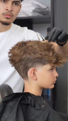 Textured Fringe Blowout Taper Men, Boys Cute Hairstyles, Boys Hair Short Sides Long Top, Popular Teen Boy Hairstyles 2024, Preston Haircut, Boys Messy Haircut, Mid Blowout Taper, High School Boys Haircuts, Trending Boys Haircuts 2024