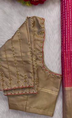 Simple Trendy Aari Work Blouse Design, New Trendy Aari Work Blouse Designs, Work Blouses Latest, Bridal Blouse Designs Latest, Trendy Aari Work Blouse Designs, Machi Work, Gold Blouse Designs, Trending Blouse, Magam Work Designs