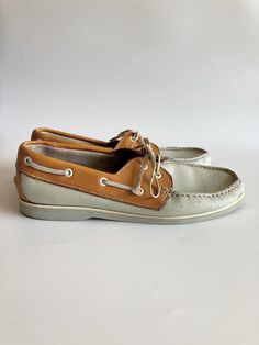 "These are vintage genuine leather boat shoes for women. They are made of genuine leather in off white color with tobacco brown accents. These deck shoes are very comforable to wear. They have a non- slip runner soles. There is no sim marked on these sailor shoes, but they fit like size US 7.5, EUR 38, UK 5. The insole length is 9.6\" / 24.5 cm. Era: 80s Brand: Sailor Condition: These shoes were much loved and the leather shoes wrinkles and scratches here and there on the leather surface, which Beige Moccasins With Stitched Sole And Round Toe, Casual Round Toe Loafers For Boating, Beige Moccasins With Branded Insole And Round Toe, Slip-on Boat Shoes With Rubber Sole And Round Toe, Vintage Leather Almond Toe Moccasins, Vintage Moccasins With Leather Footbed, Brown Flat Boat Shoes With Rubber Sole, Brown Boat Shoes With Rubber Sole And Flat Heel, Flat Brown Boat Shoes With Rubber Sole