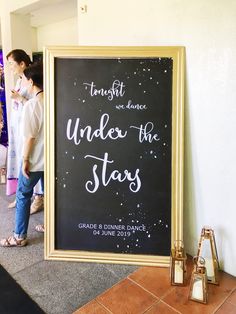 there is a sign that says, tonight we dance under the stars