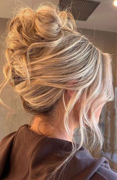 90s Bridesmaid Updo, 90s Updo Wedding Hair, 90s Updo Hairstyles Wedding, Beach Wave Updo Wedding, Soft Upstyles Wedding, 90s Updo Bridal, Wedding Updo For Layered Hair, Prom Updos 90s, 2023 Bridal Updo