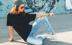 30 Stunning Summer Outfit Ideas For Teenage Girls 2022 - Hood MWR Plain Black T Shirt, Goddess Vibes, Womens Tshirt, Clothing Manufacturer, Plain Black, Jeans Boyfriend, Relaxed Style, Boyfriend Jeans, Fashion Games