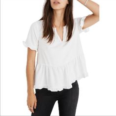 New With Tags Madewell Oversized Peplum Top Size Xs Fits Up To A Medium. Ruffle Sleeves And Tiered Peplum Style For A Flattering Fit Style= K5585 Cute Party Outfits, Women Blouses Fashion, Pretty Top, Peplum Styles, Keyhole Neckline, Weather Wear, Hem Top, Who Cares, Look Beautiful