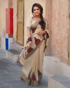 Length:Saree 6.25 Mtrs. Quality: Premium QUALITY. Material: golden tissue Saree comes with running blouse  *Handwash recommend Bollywood Style Beige Saree Blouse Piece, Bollywood Style Beige Saree With Unstitched Blouse, Festive Beige Saree With Traditional Drape, Bollywood Beige Saree For Festive Occasions, Bollywood Beige Saree With Cutdana, Bollywood Style Beige Saree For Festive Occasions, Bollywood Style Beige Festive Saree, Bollywood Style Beige Saree With Cutdana, Beige Bollywood Saree For Festive Occasions