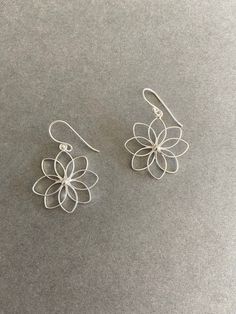 Sterling Silver Flower Dangle Earrings - Sterling Silver ★ Quantity : One Pair ★ Color : Silver ★ Materials : Sterling Silver ★ Size : 35mm ★ Flower Size : 25mm ★ Suitable for delicate and sensitive ears. ★ All purchases come in a small gift box perfect for gift giving. Multiple items will be boxed together. If you need extra boxes for gifting....just let us know! Delicate Silver Earrings With Flower Charm, Spring Flower Shaped Nickel Free Earrings, Spring Flower-shaped Nickel-free Earrings, Silver Teardrop Earrings With Flower Charm, Silver Flower Metal Earrings For Spring, Silver Metal Flower Earrings For Spring, Everyday Flower Hoop Earrings, Everyday Flower Shaped Hoop Earrings, Spring Gift Pierced Earrings