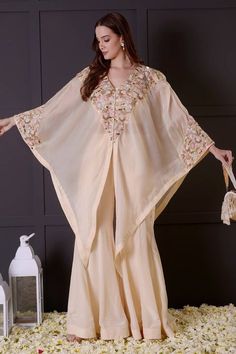 #fashion, #style, #outfitinspiration, #beauty Organza Cape Jacket, Organza Kurti Designs Latest, Kaftan Wedding Dress, Organza Cape, Diwali 2024, Pret Wear, Organza Jacket, Cape Set, Embroidered Cape