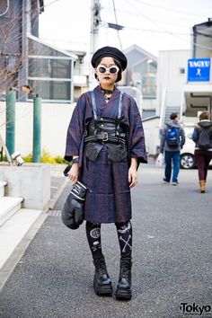 Japan Fashion 2022, Haori Street Style, Harness Street Style, Harajuku Fashion Colorful, Street Style Kimono, 20s Outfit, Street Japan, Women Office Outfits, Work Outfits Frauen