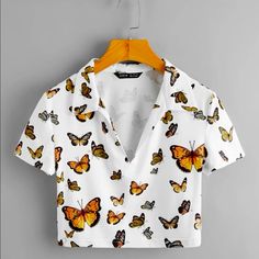 Butterfly Print T-Shirt/Crop Top Material- 91% Polyester, 9% Elastane Female Shirt Designs, Cropped Shirt Outfit, Crop Top Outfits Summer, Blusas Crop Top, Printed Tee Women, T Shirt Crop Top, Fashion Top Outfits, Crop Top Outfits, Ladies Tee Shirts