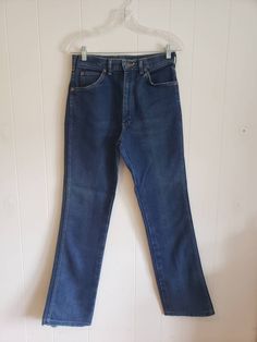 These are a vintage pair of, Lee Riders, Red Label, mens jeans. They are made in the USA and have a Union Label. They are a men's size 32 x 36. Please refer to the measurements as these are vintage jeans. They have some problems in the hem. They need to be stitched up. There are also a few thick white threads as you can see in the images. The price reflects this. All sales are final. The measurements are as follows: (All measurements taken flat) Waist: 15.5 inches Inseam: 32 Rise: Front: 12.5 in Vintage Straight Leg Jeans, Vintage Dark Wash Cropped Jeans, Fitted Vintage Red Jeans, 1970s Fitted Denim Jeans, 1970s Medium Wash Denim Jeans, 1970s Full-length Denim Jeans, Vintage Blue Pre-washed Jeans, Red Label, Mattel Barbie