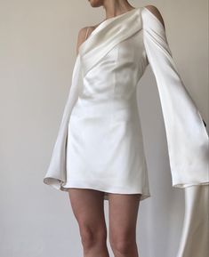 White Dress High Fashion, White Dress Short Wedding, Dress Engagement Party, White Event Dress, White Party Dress Night, White Long Sleeve Short Dress, Unique Graduation Dresses, White Short Wedding Dress, White Satin Mini Dress For Evening