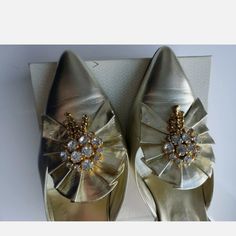 Vintage Versani Nib Sz 9 Gold Slip-on Heels For Formal Occasions, Gold Slip-on Heels For Evening, Flat Shoe Clips For Party, Gold High Heel Shoe Clips For Formal Occasions, Formal Summer Shoe Clips, Designer Gold Slip-on Heels, Shoes Vintage, Vintage Italian, Vintage Shoes