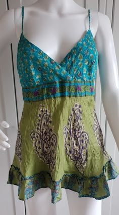 * Vintage women tank top by Warehouse * Blue / Green color * 100% Silk Size - UK 12 / US 8 / EUR 40 Length - 28 inch / 71 cm Bust - 36 inch / 92 cm Waist - 30 inch / 76 cm Hips - 38 inch / 96 cm You can also check other items from my shop: https://www.etsy.com/shop/FadoVintageShop Thank you for visiting my shop! Cheap Vintage Tops For Outdoor, Cute Vintage Shirts, Summer V-neck Vest Top, Green V-neck Summer Camisole, Green Cotton V-neck Tank Top, Cotton Tank Blouse For The Beach, Green Cotton Camisole For The Beach, Green Cotton Camisole For Summer, Summer Tank Top Vest