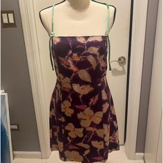 Size Large , Gorgeous Floral Dress Purple A-line Beach Dress, Lined Floral Mini Sundress, Lined Mini Floral Sundress, Fitted Silk Floral Print Dress, Fitted Silk Floral Dress, Purple A-line Midi Dress With Floral Print, Beach A-line Floral Dress, Purple Lined Midi Length Dresses, Knee-length Floral Sundress For Party