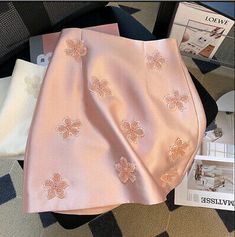 Floral Bodycon, Bodycon Skirt, Ținută Casual, Body Con Skirt, Types Of Skirts, Looks Vintage, Skirts For Sale, Fashion Sewing, Beaded Flowers