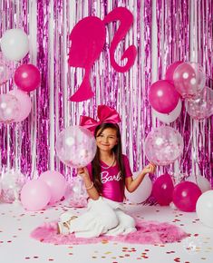 Barbie Cake Smash Photoshoot, Barbie Birthday Picture Ideas, Barbie Birthday Pictures, Barbie Mini Sessions, 8 Birthday Photoshoot Ideas, Barbie Cake Smash, Barbie Smash Cake, Barbie Backdrop Birthday Party Ideas, Barbie Photoshoot Ideas Kids