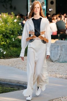 Louis Vuitton Pre Spring 2016 collection Louis Vuitton 2016, Louis Vuitton Collection, Pre Owned Louis Vuitton, Runway Looks, Resort Collection, Vogue Paris