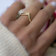 Chevron Ring Wedding, Vanki Ring, V Ring, Pave Wedding Bands, Gold Bride Jewelry, Gold Ring Designs, Chevron Ring, Ring Wedding Band, Curved Wedding Band