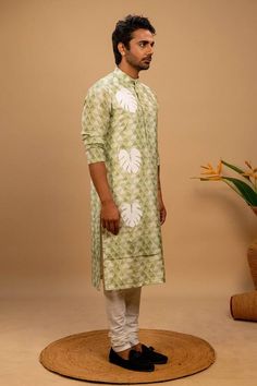 Green geometric print muslin kurta with a double layer design detail and white monsterra leaf appliques sliding down one side of the kurta in descending sizes. Paired with an off white churidar. - Aza Fashions Off White Churidar, Applique Kurta, White Churidar, Leaf Applique, Geometric Leaf, Men Kurta, Layer Design, Fashion App, Band Collar