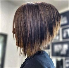 Choppy Bob Hairstyles Back View, 2024 Haircuts Short, Reverse Stacked Bob Haircut, Inverted Bob Haircuts With Layers, Haircuts Short In Back Long On Sides, Short Hair In Back Long On Sides, Cute Stacked Bob Hairstyles, Shirt Stacked Bob, Stacked Bob With Long Sides