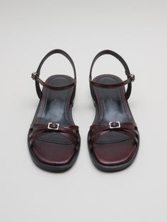 By sticking to the classic shape of the shoe rather than flashy details, it creates a chic, unadorned mood.- Soft touch and durable cow leather used- Unique and cute mood buckle strap- Natural dark brown colored sandals- Daily point item Colored Sandals, Cow Leather, Dark Brown, Cow, Buckle, Sandals, Leather