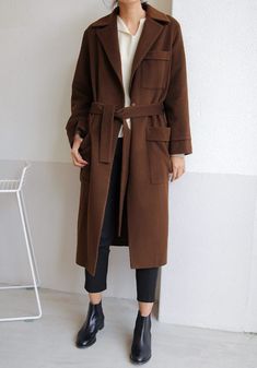 Mode Kimono, Trench Coat Outfit, Coat Outfit, Outer Wear, Winter Stil, Style Savvy, Outfit Trends, Brown Coat