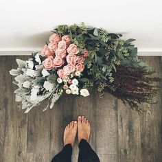 a bunch of flowers sitting on top of a wooden floor