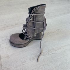 Gray Lace Up Closed Toe Woman’s Shoe . Size 38 / 7.5 . Goran Horalnever Worn ! Lace Up Platform Heels, Salomon Boots, Fit Nyc, Sorel Wedge Boots, Tan Leather Ankle Boots, Lace Up Heel Boots, Quilted Boots, Doc Martens Boots, Harley Davidson Boots