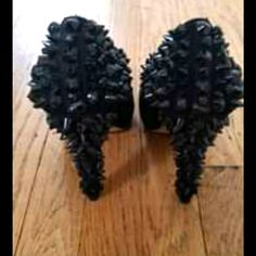 Never Worn Punk Style Pointed Toe Heels For Formal Occasions, Punk Spiked Heels For Evening, Edgy Spiked Heels For Formal Occasions, Black Spiked High Heels, Black Spiked Round Toe Heels, Black Spiked Heels For Evening, Black Spiked Evening Heels, Punk Closed Toe Evening Heels, Black Studded Heels For Formal Occasions