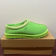 Brand - Ugg Gender - Women’s Shoe Model - Tasman Style Code - 5955 Nickname - Aqua Blue Color - Green Parakeet Green Sizes Available; Women’s 11 Ugg Cozy Knit Slippers, Green Uggs, Ugg Platform Slippers, Pink Ugg Slippers, Green Parakeet, Ugg Dakota Slippers, Ugg Scuffette, Brown Slippers, Shoe Model