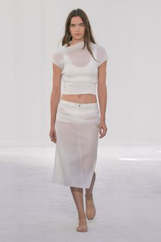 Brandon Maxwell Spring 2025 Ready-to-Wear https://www.vogue.com/fashion-shows/spring-2025-ready-to-wear/brandon-maxwell/slideshow/collection#2 Sheer Midi Skirt, Brandon Maxwell, Runway Trends, Silk Slip Dress, Fashion Show Collection, Embellished Dress, Business Fashion, New York Fashion Week, Moda Operandi