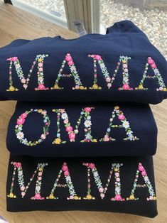 Embroidered Sweatshirt Floral Mama Grandma Abuela Gifts for - Etsy Embroidery Gifts For Aunts, Embroidered Items, Custom Crewneck, Gifts For Mother's Day, Gifts For Mother, Nana Shirts, Embroidered Sweatshirt, Holiday Memories, Embroidered Sweatshirts