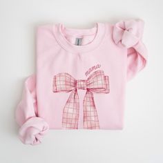 This Girly Aesthetic Bow Sweatshirt is the perfect holiday gift for her, especially for new, expecting moms,  grandmas or aunts. The cozy and medium-heavy fabric blend of 50% cotton and 50% polyester provides warmth during colder months. The ribbed knit collar and seamless design add to its durability and style, while the comfy classic fit makes it perfect for everyday wear. PRODUCT DETAILS 🤍Gildan 18000 Unisex Heavy Blend Crewneck Sweatshirt 🤍Classic fit and crew neckline for a comfy wearing experience with double-needle stitching for durability 🤍Featuring a medium-heavy fabric, 50% cotton/50% polyester 🤍Tear-away label and ethically grown US cotton for sustainability 🤍Mockups are used for demonstration purposes only. Kindly be aware that the final product may vary slightly in color Aesthetic Bow, Bow Sweatshirt, Girly Aesthetic, Dark Material, Presents For Mom, Oversized Style, Maternity Wear, Knit Collar, Heavy Fabric