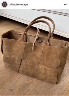 Bottega Veneta Arco, Suede Tote Bag, Suede Tote, Bottega Veneta Bags, Bv Bag, Brown Bags, Moda Casual, Handbag Accessories, Bottega Veneta