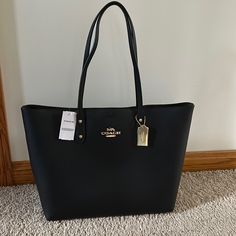 New With Tags! Msrp $398 Coach Women’s Town Tote Bag Black With Gold Hardware Pebbled Leather Magnetic Snap Closure Inside Zip Pocket Dimensions: Approx 12.5” Base Length And 17.5” Top Length. Approx 12” Height. Approx 4.75” Width Coach Bag Blck, Fancy Bags For School, Large Coach Tote Bag, Big Coach Bag, Coach Bags Tote, Coach Bag Black, Coach Black Bag, Bags For University For Women, College Tote Bag