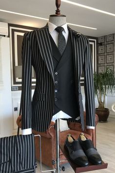 Looking for the best collection of Levi Fashion Black and White Striped Three Piece Point Lapel Mens Suit with affordable price? Shop Black Peaked Lapel men's blazers at BradyMensuit with free shipping available. Prom Blazers, Black And White Suit, Fashion Black And White, Suits Prom, Girls Dress Shop, Pinstripe Suit, Tuxedo For Men, Slim Fit Suit, Wedding Suits Men