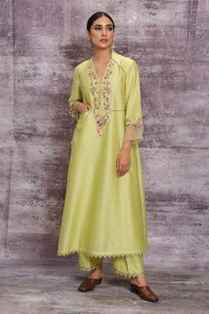 Shop for Niti Bothra Green Chanderi Silk Floral Embroidered Kurta And Palazzo Set for Women Online at Aza Fashions Niti Bothra, Pocket Kurta, Kurta And Palazzo, Palazzo Set, Silk Organza, Fashion App, Thread Work, Scalloped Lace, Customer Care