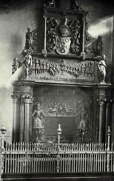 an old photo of a fireplace with statues on the mantle and around it's sides