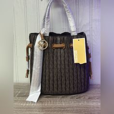 Beautiful Michael Kors Tote Bag In Signature Print Is New With Tags. The Handbag Comes With A Small Wallet/Coin Purse. Michael Kors Tote Bags, Signature Print, Small Wallet, Michael Kors Bag, Coin Purse, Michael Kors, Bag Lady, Wallet, Handbags