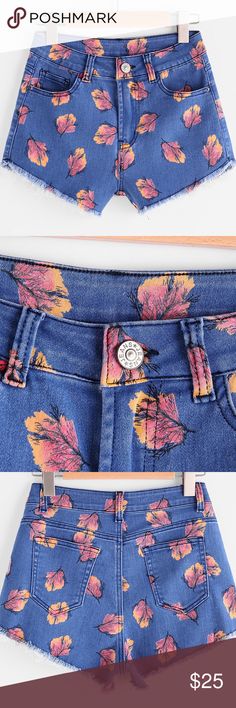 🆕💫➕High waisted autumn leaf jean shorts Item#HKL1344507R XL: Waist:30.3inch,  Hip Size:39.4inch,  Length:11.4inch,  Thigh:24.8inch. M: Waist:27.2inch,  Hip Size:36.2inch,  Length:10.6inch,  Thigh:23.2inch. Shorts Autumn Leaf, Autumn Leaves, Jean Shorts, Denim Shorts, Womens Sizes, High Waisted, Womens Shorts, Best Deals, Fashion Design