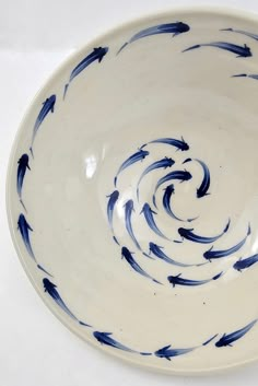 a blue and white bowl with arrows on it