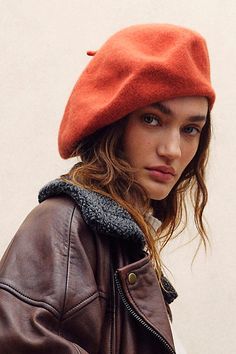 Top off your look with this chic and stylish beret featured in a soft and slouchy design. * Center tab detail * Unstructured design | Margot Slouchy Beret by Free People in Red Beret Outfits, Fall Hats For Women, Motif Soutache, How To Wear A Beret, Beret Outfit, Slouchy Beret, Red Beret, Fall Hats, Wool Berets