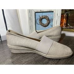 Embrace Summer Chic With These Women's Keds Grasshopper Linen Wedge Espadrilles In Beige. Ideal For Beach Or Cottage Core Style. Size 8m. From The Brand Keds Beige Color Size: 8m Linen Material Wedge Espadrille Design Perfect For Summer/Cottage Core Style Size: 8 Condition: New Without Tags No Signs Of Wear Comes From A Smoke-Free Pet Friendly Home. Thank You For Supporting My Small Business, It Helps Me Support My Family. I Ship Daily For The Exception Of Sunday. Questions Or Concerns Please Fe Casual Spring Wedge Heel Slip-ons, Casual Slip-ons With Wedge Heel For Spring, Comfortable Beige Summer Slip-ons, Beige Round Toe Slip-ons For Beach, Canvas Slip-ons For Beach In Spring, Comfortable Medium Width Slip-ons For Spring, Summer Beach Canvas Slip-ons, Comfortable Slip-ons For Everyday Summer Wear, Comfortable Beige Slip-ons For Spring