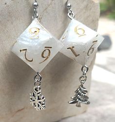 ❤️ MORE LIKE THIS ❤️ You can find similar jewelry here: https://www.etsy.com/shop/DnDdragons?ref=seller-platform-mcnav§ion_id=49370609 💝 Welcome to my shop! 💝 https://dnddragons.etsy.com MATERIAL: The dice is made of resin. The hook is stainless steel. The charms are metal alloy. SIZE: Drop length of the earrings are about 7 and 6.5 cm. SPECIAL GIFT: Perfect Gift Someone you love who is D&D or other RPG fan, or for You :) ❤️ MORE LIKE THIS ❤️ You can find similar jewelry here:  https://www.etsy.com/shop/DnDdragons?ref=seller-platform-mcnav§ion_id=49370609 🎁 The jewelry comes in a ready to give nice gift box. 🚚 After you place your order, I will take 3-5 business days to prepare it for shipment. 🖍 Please do not hesitate to message me anytime, with special orders or request, I would lov Christmas Tree Jewelry, Dice Earrings, Tree Jewelry, Jewelry Christmas Tree, Jewelry Tree, Winter Christmas, Hungary, Special Gift, Dungeons And Dragons