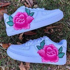 Pinterest Kids Nike Dunks, Custom White Shoes, Flat Shoe, Cute Nike Shoes, Embroidery Floral, Leather Floral, Cute Nikes, Shoes Pink, Rose Embroidery