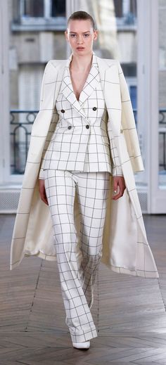 Ralph & Russo Fall 2018 Ready-to-Wear Collection - Vogue Ralph Russo, Ralph And Russo, Chic Fall Outfits, Moda Paris, All White Outfit, Couture Mode, Fashion 2018, Fashion Show Collection, Fall 2018