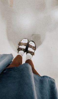 Birks And Socks, Jesus Sandals, Birkenstock Outfit, Shoe Inspo, Birkenstock Sandals, How To Make Shoes, Socks And Sandals, Birkenstock Shoes, Cute Summer Outfits