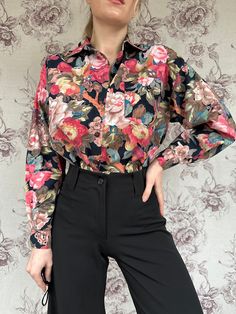 - Vintage women's floral print blouse - Good vintage condition (see all imperfections on the close up photos) - TAG SIZE: S  - Fabric information: 100% cotton  Estimated to fit XS-S-M based on your desired fit. Measurements (laying flat): - Shoulders (back): 50 cm - Length: 67 cm - Sleeve: 54 cm - Armpit to armpit: 58 cm Vintage clothes may come with minor flaws due to pre-loved wear. But most importantly it is a one-of-a-kind piece with its own character. By shopping secondhand you're giving a Red Vintage Print Top For Spring, Vintage Cotton Shirt With Floral Print, Vintage Floral Print Shirt For Fall, Pink Floral Print Button-up Shirt, Red Top With Vintage Print For Spring, Fall Floral Print Patterned Shirt, Fitted Pink Floral Print Shirt, Vintage Pattern Long Sleeve Spring Tops, Fall Cotton Blouse With Vintage Print