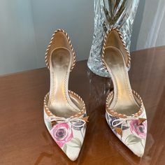 Georgio Armani D’orsay Flowered Heels,Pump With Leather Trim. Size Eu 37. These Fit Like A 7 Or 7.5 Luxury Shoe. Low Heel Makes These An Easy Go To Pair For A Brunch, Night Out, A Day In The Office, Or A Holiday Party. Classic, Never Out Of Style. Pink Green, Gray Black Cream. Flower Heels, Easy Go, Armani Black, Style Pink, Luxury Shoes, Leather Trim, Black Cream, Giorgio Armani, Low Heels