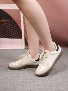 Beis  Collar   Liso  Embellished Beige Plain, Women Shoes Fashion, Fashion Clothes For Men, Casual Sneakers Women, Tenis Casual, Casual Shoes Women, Shoes Fashion, Casual Sneakers, All Fashion